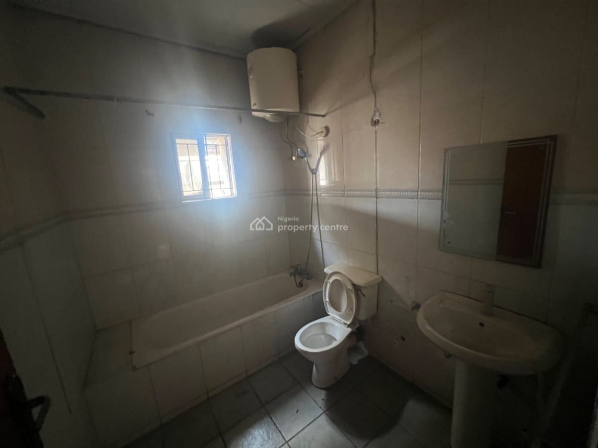 Standard 3 Bedroom Apartment with Bq, Lekki Phase 1, Lekki, Lagos, Flat / Apartment for Rent