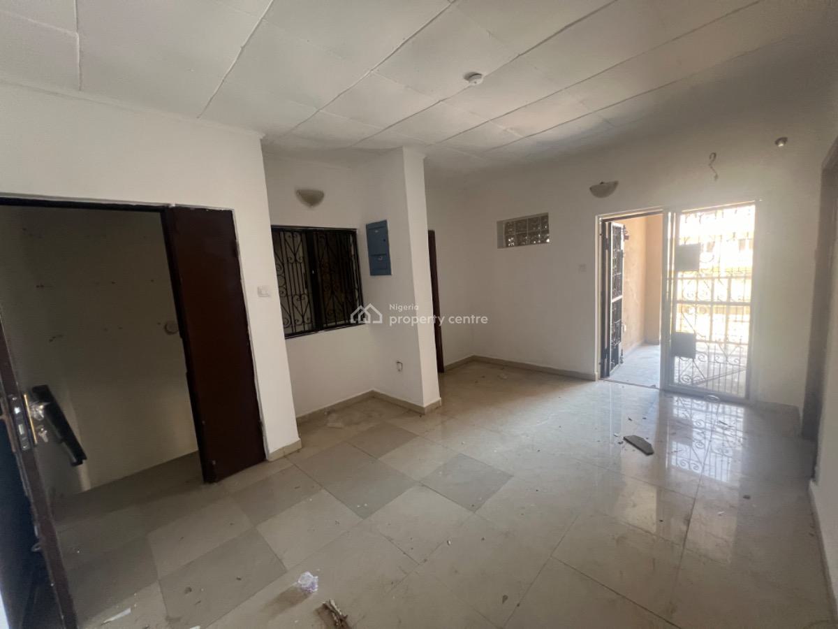 Standard 3 Bedroom Apartment with Bq, Lekki Phase 1, Lekki, Lagos, Flat / Apartment for Rent