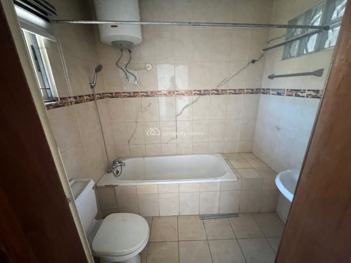 Standard 3 Bedroom Apartment with Bq, Lekki Phase 1, Lekki, Lagos, Flat / Apartment for Rent