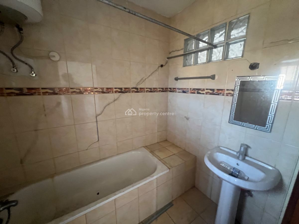 Standard 3 Bedroom Apartment with Bq, Lekki Phase 1, Lekki, Lagos, Flat / Apartment for Rent