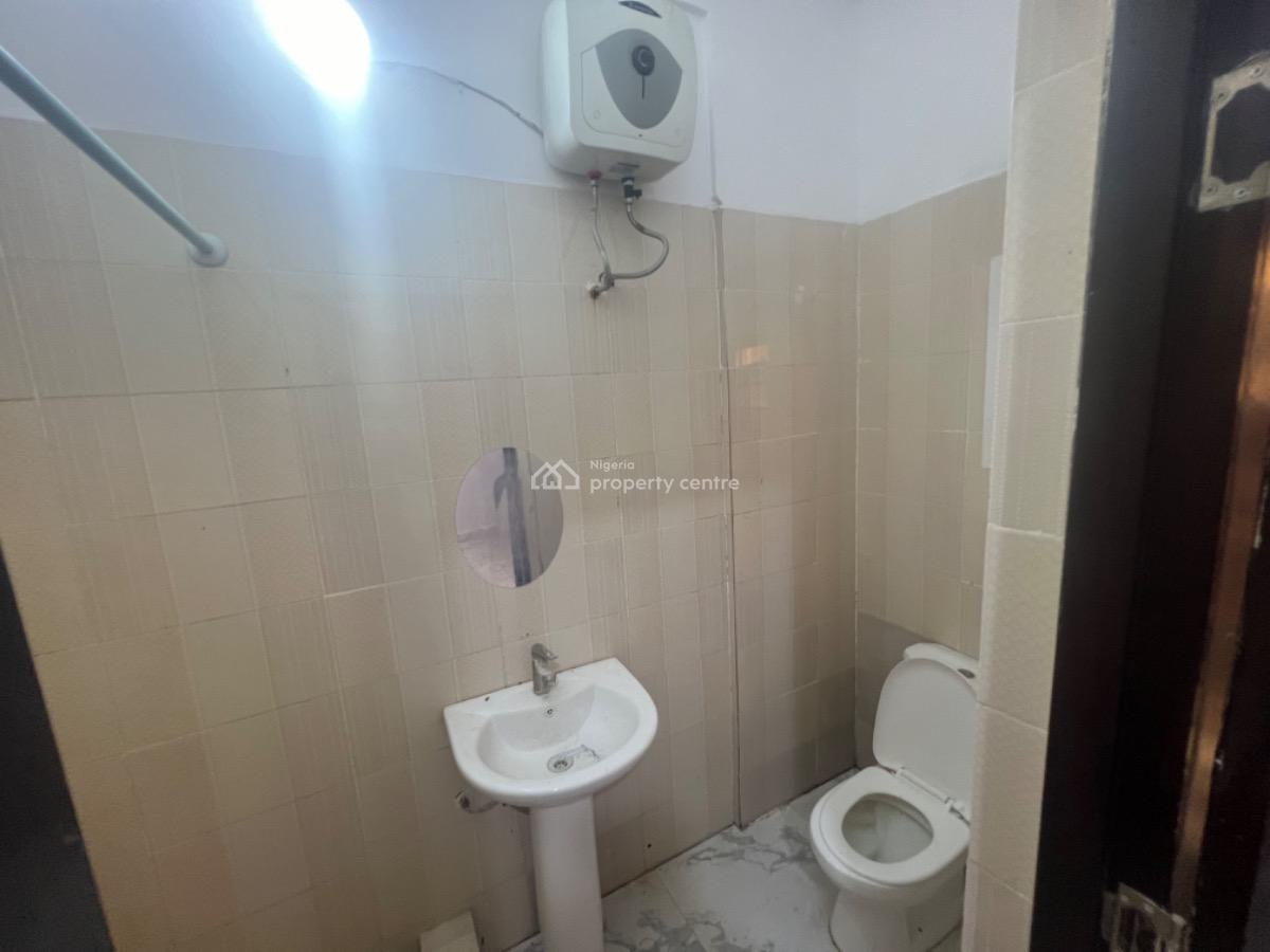Standard 2 Bedroom Apartment, Lekki Phase 1, Lekki, Lagos, Flat / Apartment for Rent