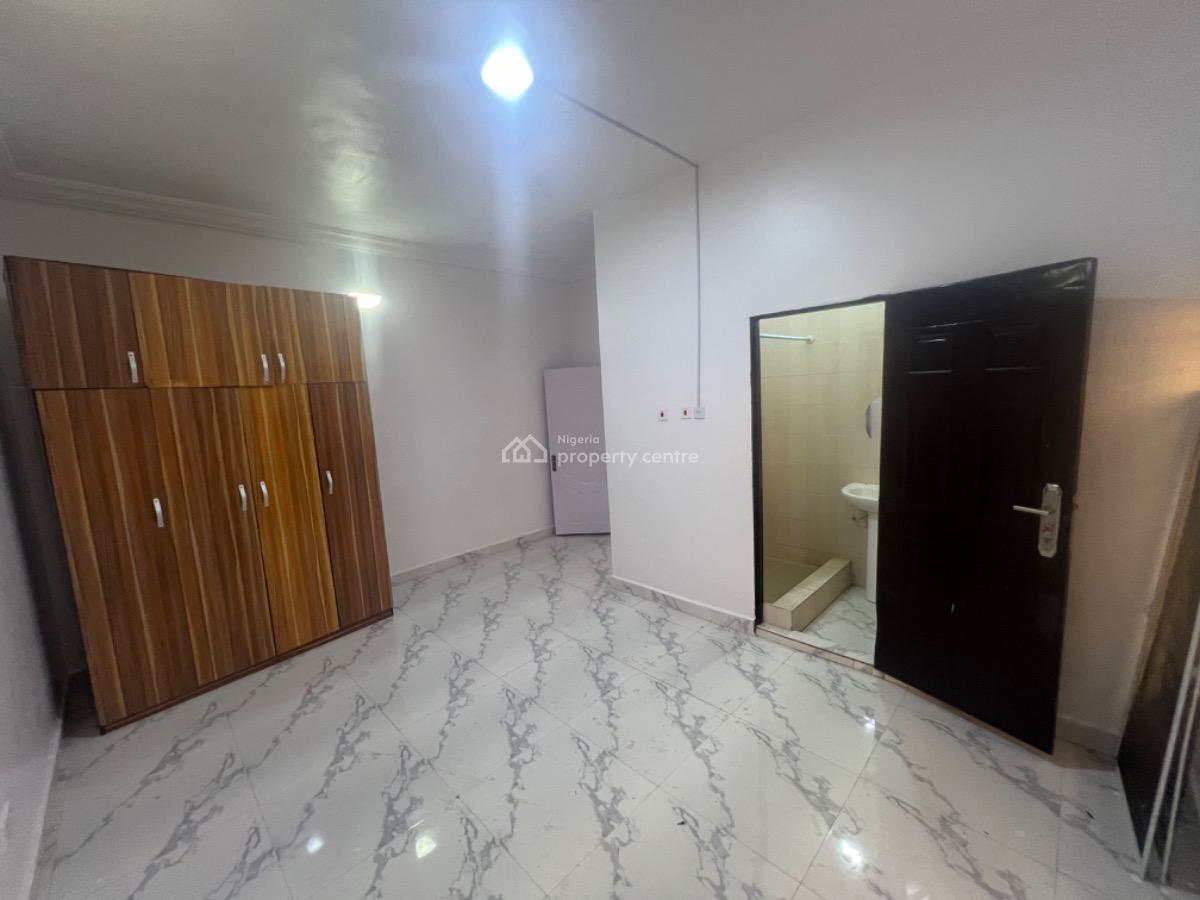 Standard 2 Bedroom Apartment, Lekki Phase 1, Lekki, Lagos, Flat / Apartment for Rent