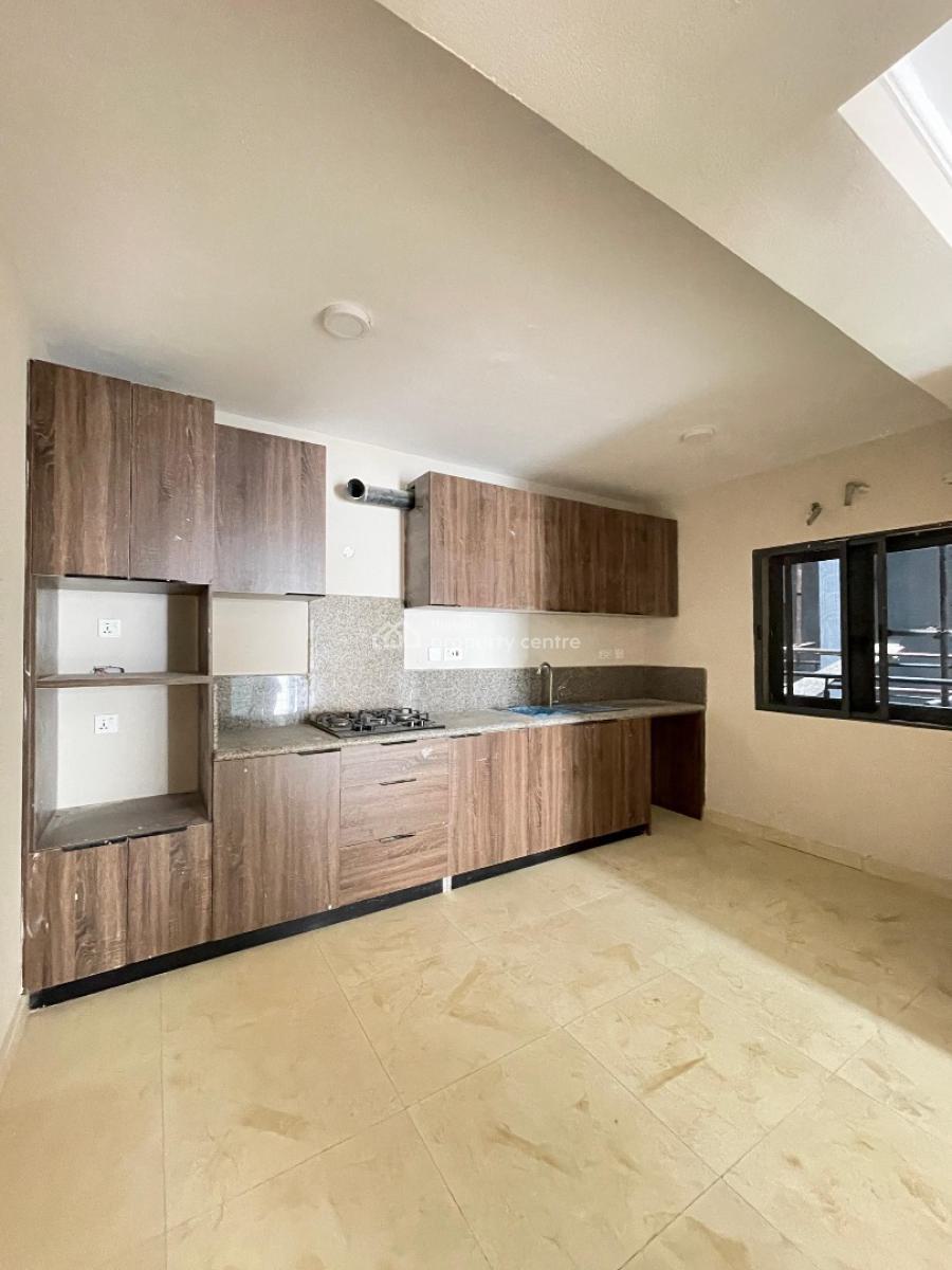 Excellent 2 Bedroom Apartment Located in a Secured Environment, Osapa, Lekki, Lagos, Flat / Apartment for Sale
