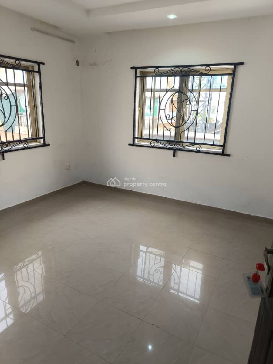Spacious 2 Bedroom Flat, Lekki Phase 1, Lekki, Lagos, Flat / Apartment for Rent