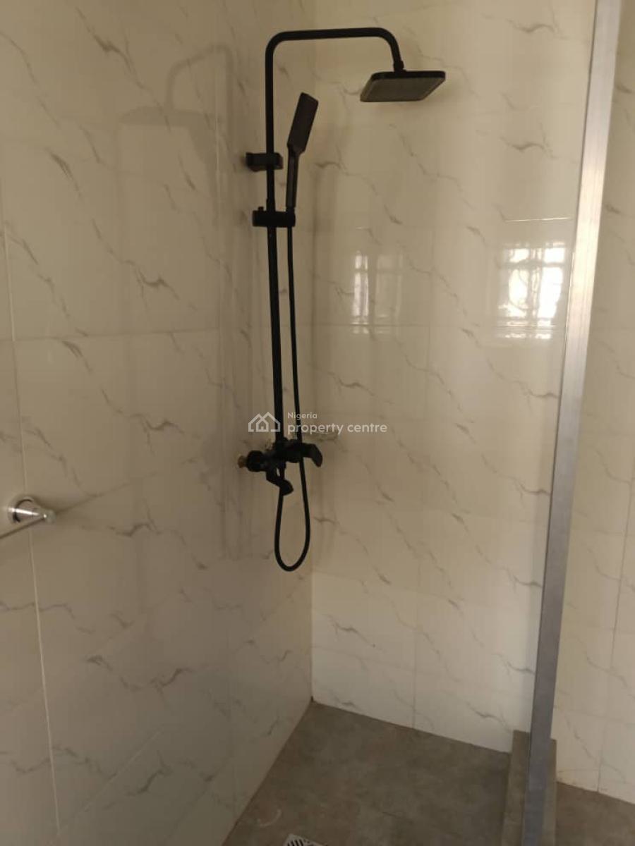 Spacious 2 Bedroom Flat, Lekki Phase 1, Lekki, Lagos, Flat / Apartment for Rent