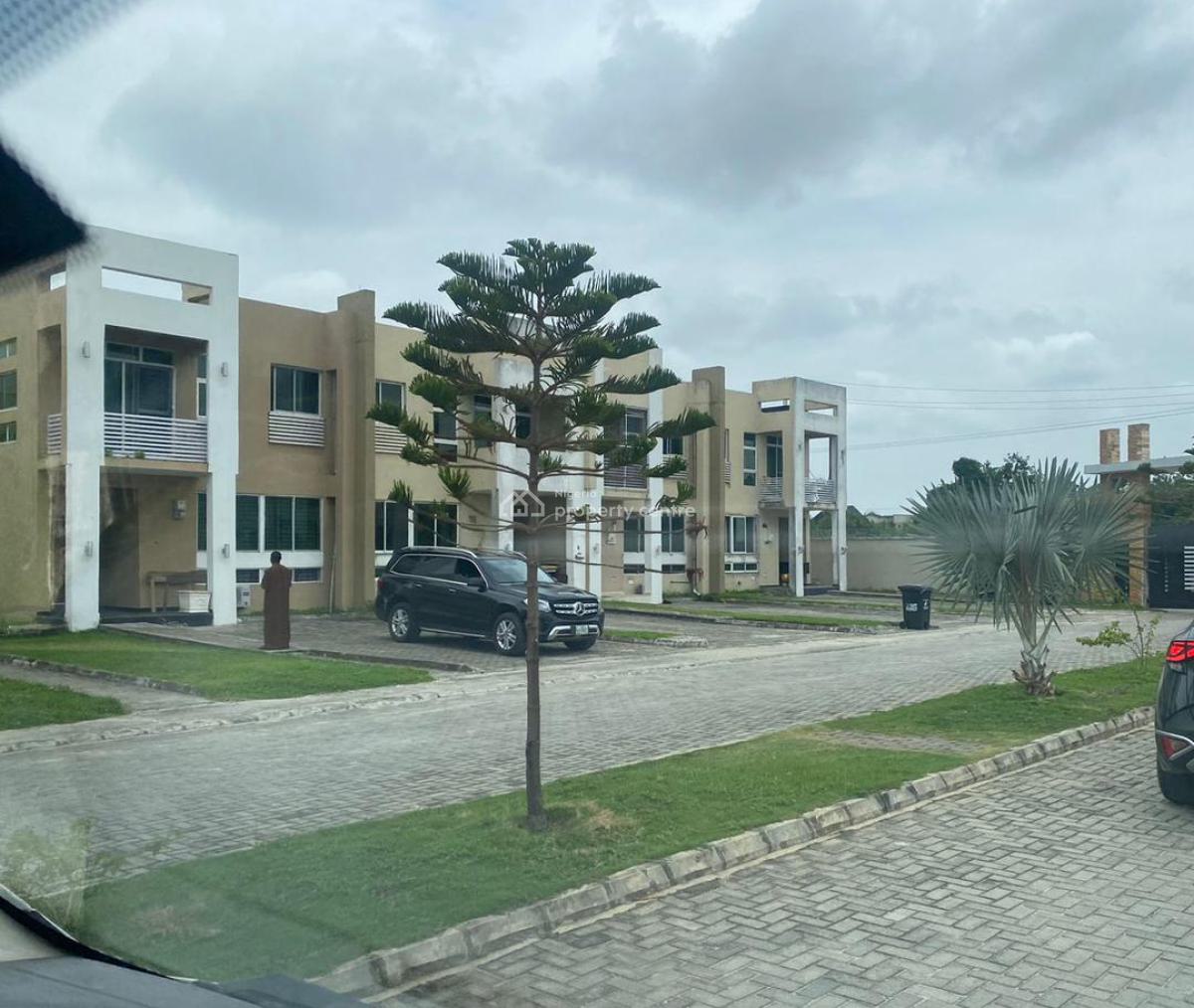 Massive 3bedrooms Flat, Grenadine Estate Off Monastery Road Sangotedo, Sangotedo, Ajah, Lagos, Flat / Apartment for Rent