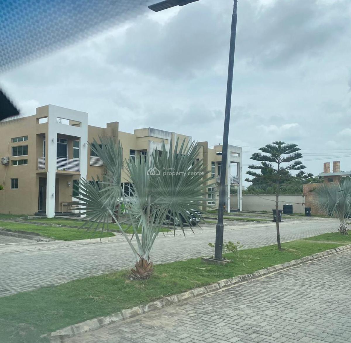 Massive 3bedrooms Flat, Grenadine Estate Off Monastery Road Sangotedo, Sangotedo, Ajah, Lagos, Flat / Apartment for Rent