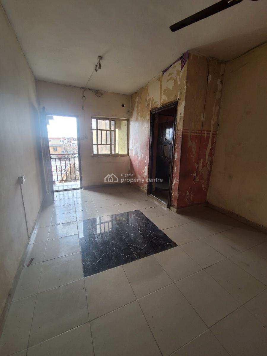 Spacious 1bedroom Flat Upstairs with 1toilet 1bath, Off Aborishade Road, Lawanson, Surulere, Lagos, Mini Flat (room and Parlour) for Rent