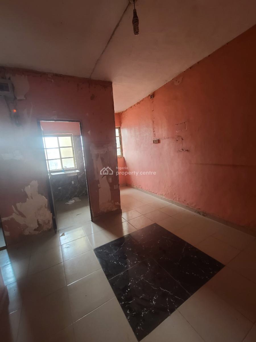 Spacious 1bedroom Flat Upstairs with 1toilet 1bath, Off Aborishade Road, Lawanson, Surulere, Lagos, Mini Flat (room and Parlour) for Rent