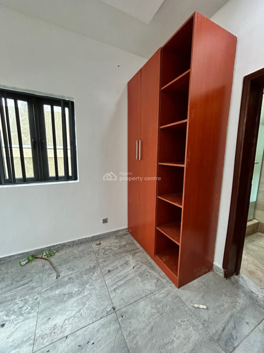 Neatly Built 2 Bedroom Apartment in a Gated Estate [downstairs], Ikate, Lekki Phase 1, Lekki, Lagos, Terraced Duplex for Rent