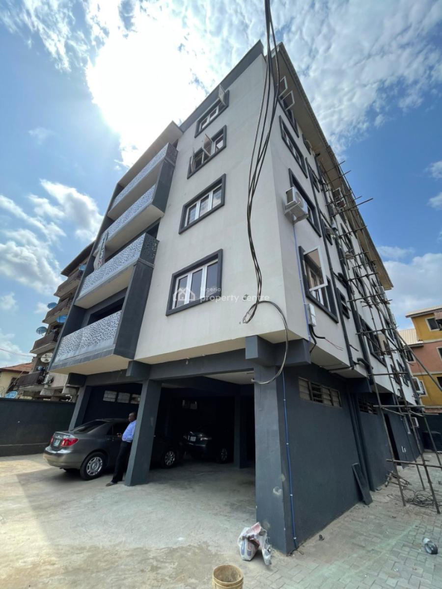Eye Catchy Built 3 Bedroom Apartment with Range of Amenities, Surulere, Lagos, Flat / Apartment for Sale