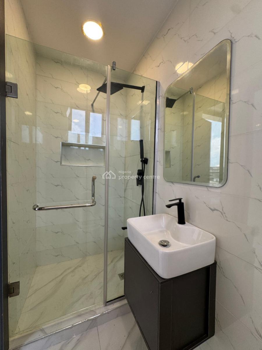Spacious  2  Bedroom Apartment, Lekki Phase 1, Lekki Phase 1, Lekki, Lagos, Flat / Apartment for Sale