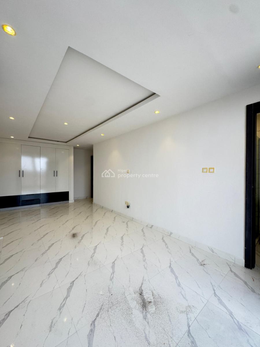 Spacious  2  Bedroom Apartment, Lekki Phase 1, Lekki Phase 1, Lekki, Lagos, Flat / Apartment for Sale