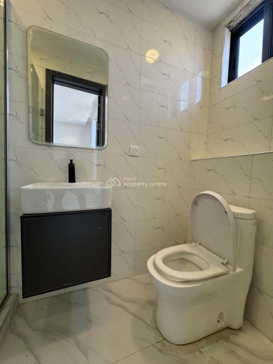 Spacious  2  Bedroom Apartment, Lekki Phase 1, Lekki Phase 1, Lekki, Lagos, Flat / Apartment for Sale