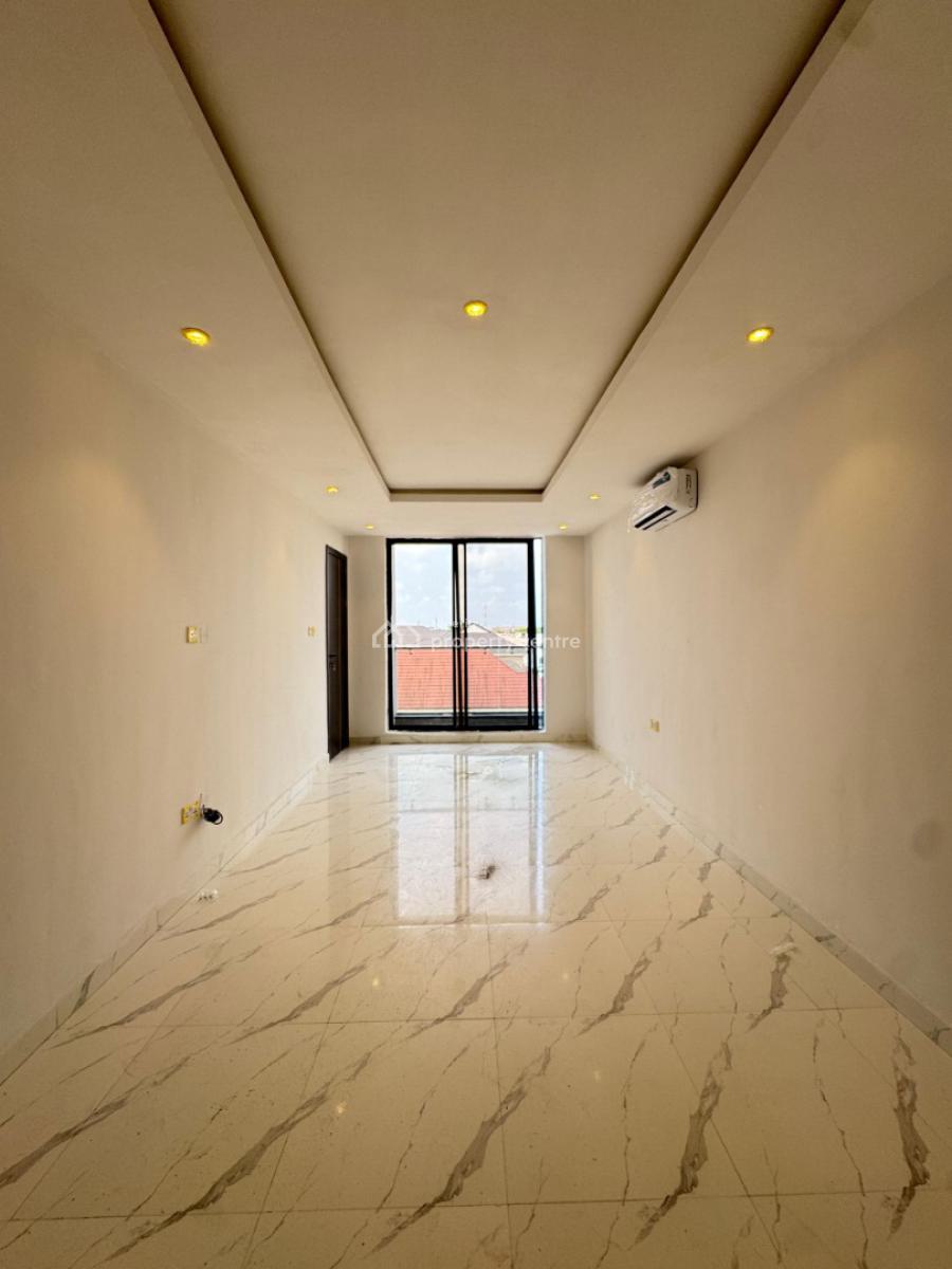 Spacious  2  Bedroom Apartment, Lekki Phase 1, Lekki Phase 1, Lekki, Lagos, Flat / Apartment for Sale