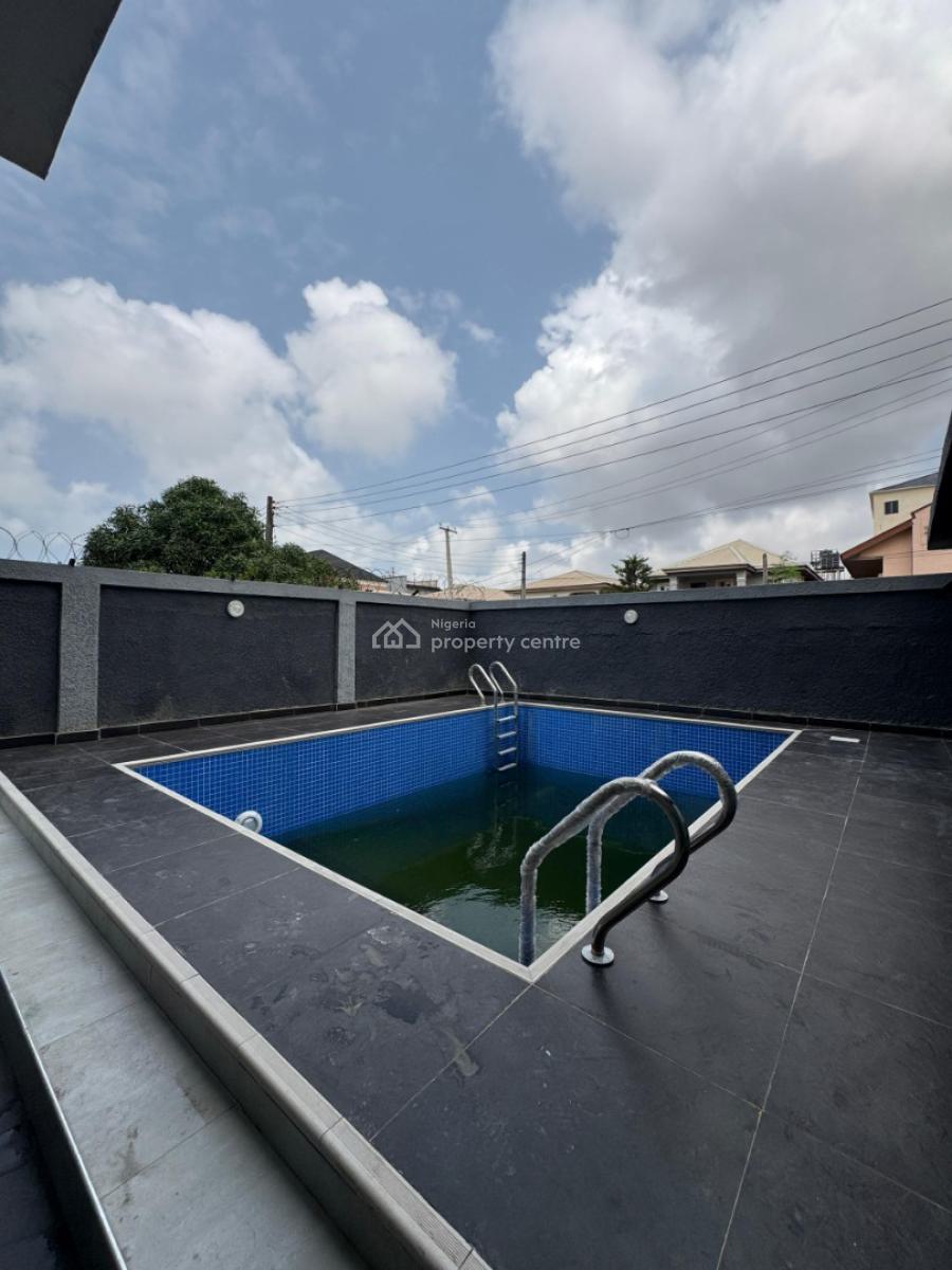 Spacious  2  Bedroom Apartment, Lekki Phase 1, Lekki Phase 1, Lekki, Lagos, Flat / Apartment for Sale