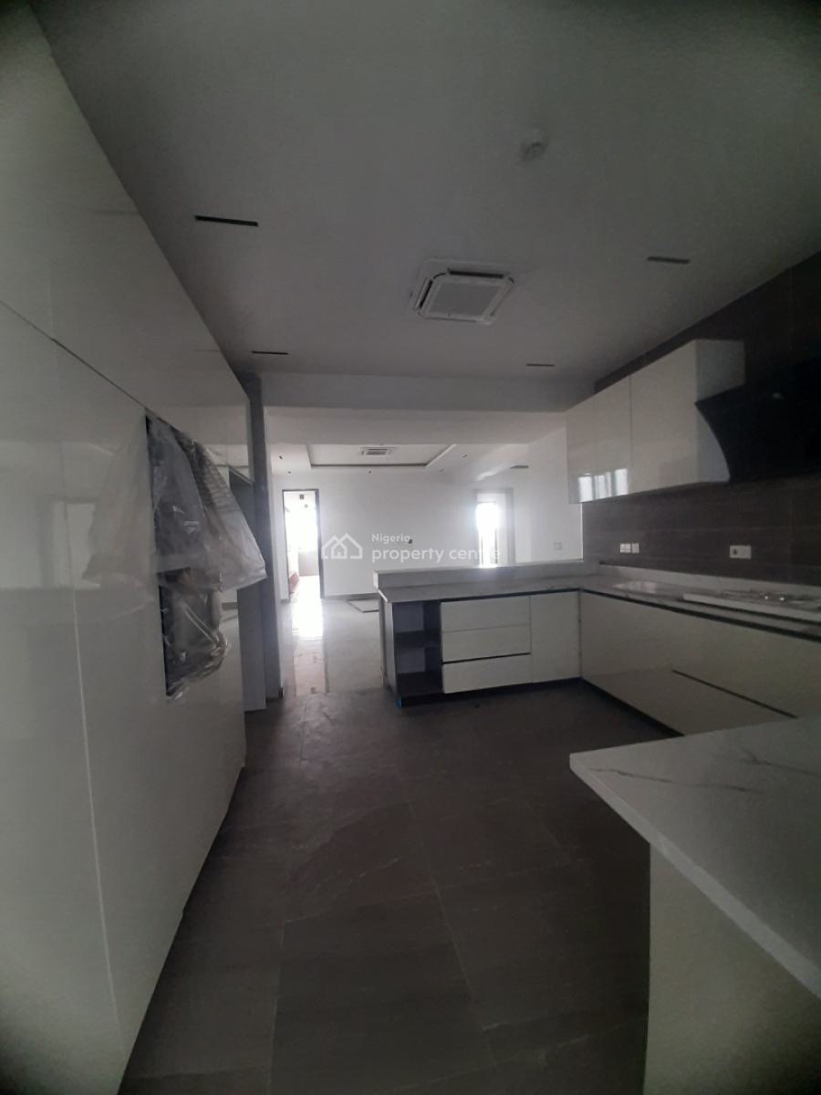 New 2 Bedroom En-suite Penthouse Flat with Fitted Kitchen and Cooker, Lekki Phase 1, Lekki, Lagos, Flat / Apartment for Rent