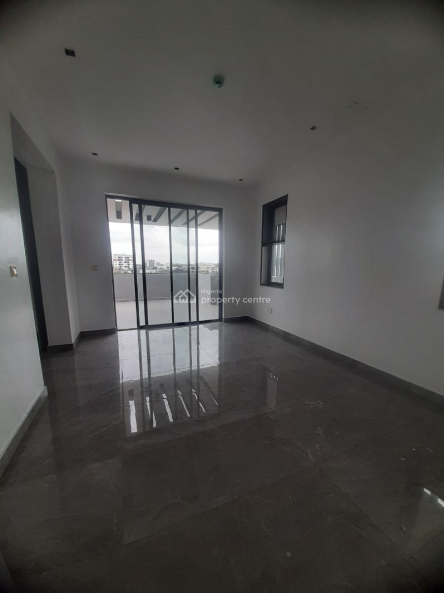 New 2 Bedroom En-suite Penthouse Flat with Fitted Kitchen and Cooker, Lekki Phase 1, Lekki, Lagos, Flat / Apartment for Rent