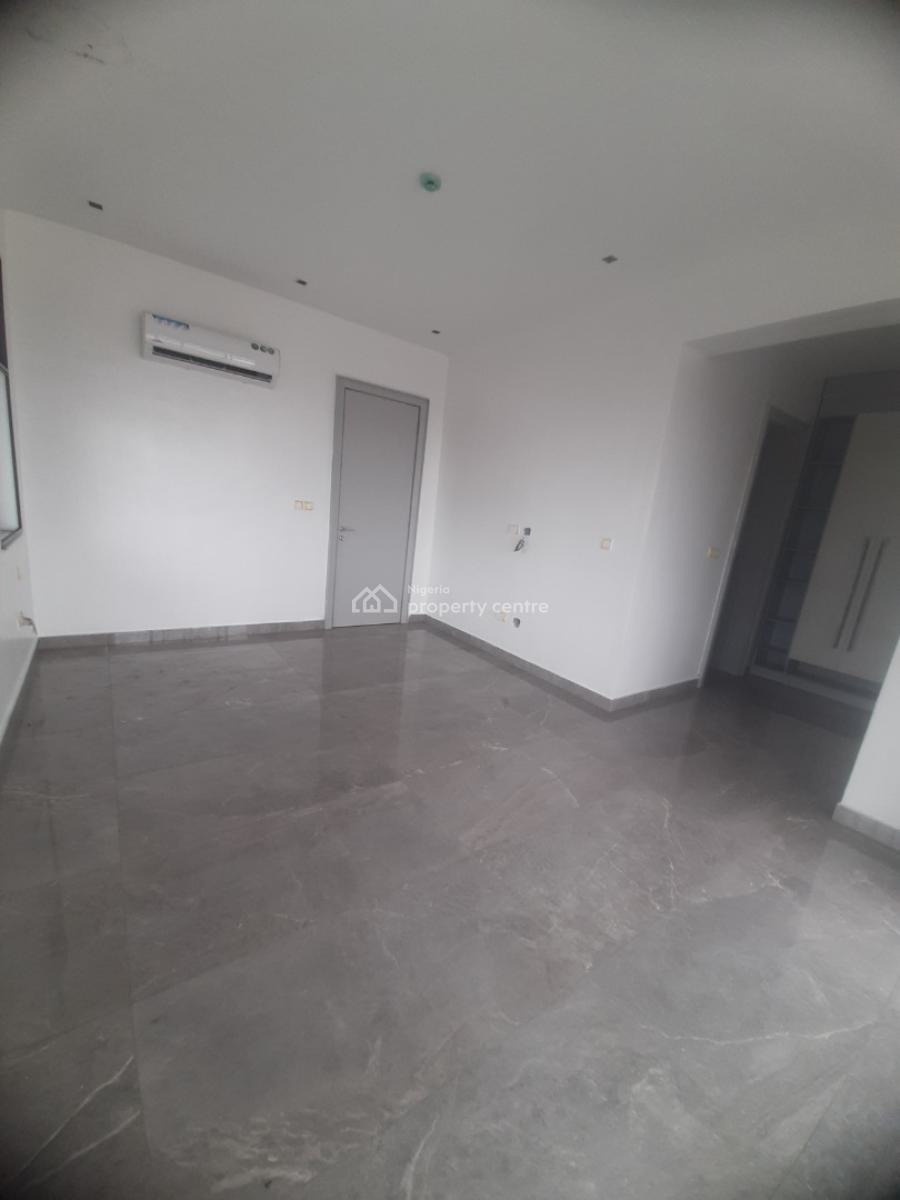 New 2 Bedroom En-suite Penthouse Flat with Fitted Kitchen and Cooker, Lekki Phase 1, Lekki, Lagos, Flat / Apartment for Rent
