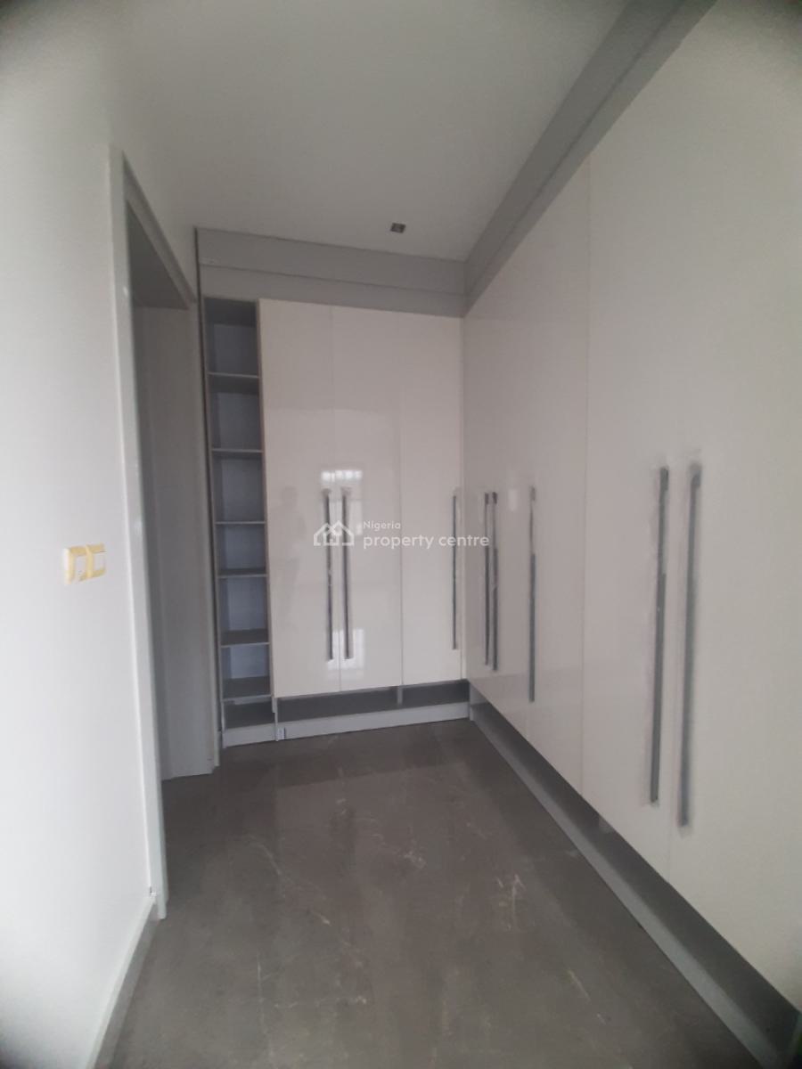 New 2 Bedroom En-suite Penthouse Flat with Fitted Kitchen and Cooker, Lekki Phase 1, Lekki, Lagos, Flat / Apartment for Rent