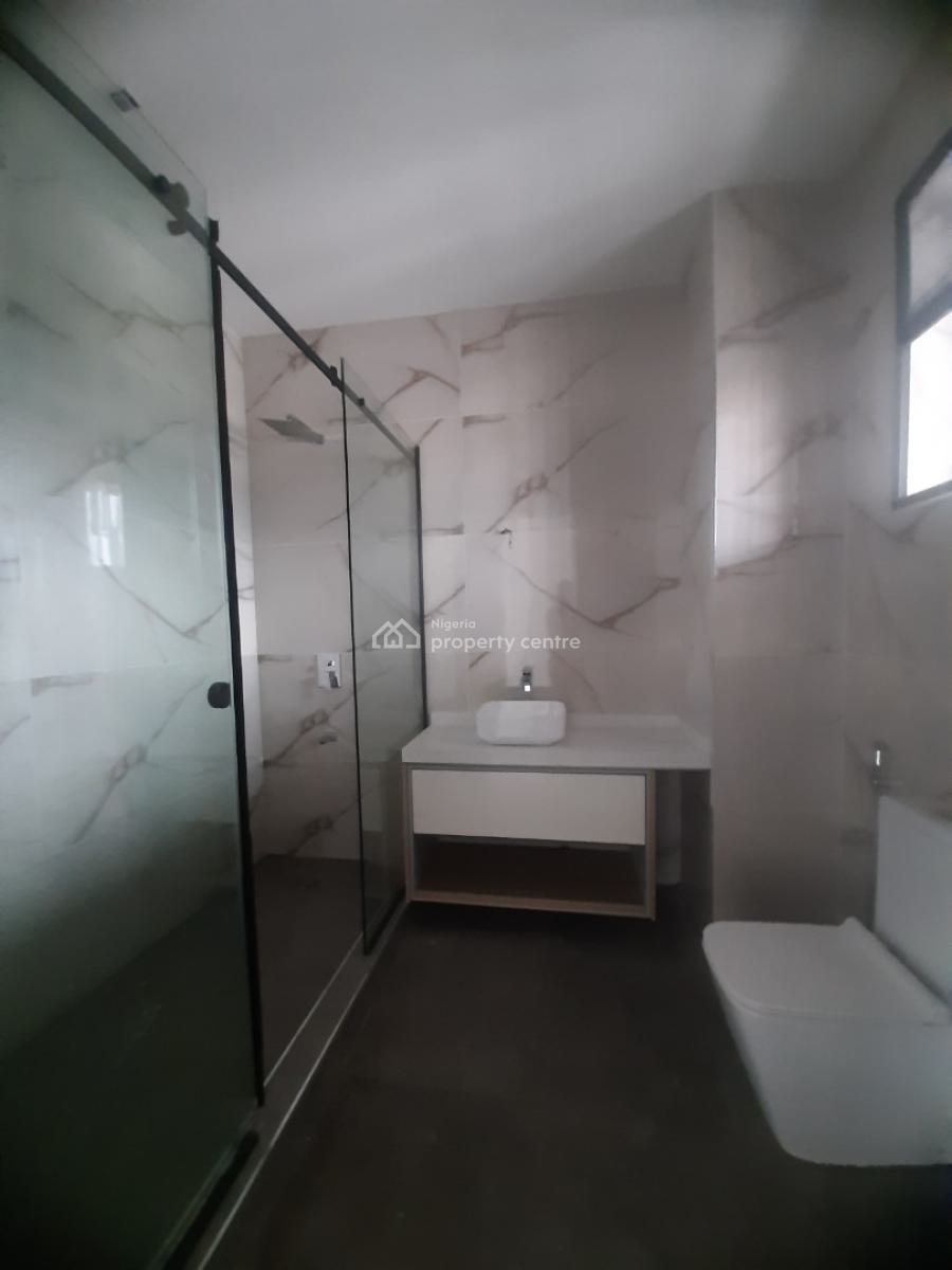 New 2 Bedroom En-suite Penthouse Flat with Fitted Kitchen and Cooker, Lekki Phase 1, Lekki, Lagos, Flat / Apartment for Rent
