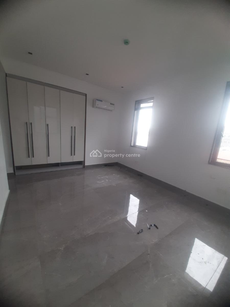 New 2 Bedroom En-suite Penthouse Flat with Fitted Kitchen and Cooker, Lekki Phase 1, Lekki, Lagos, Flat / Apartment for Rent