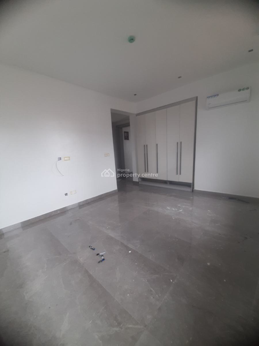 New 2 Bedroom En-suite Penthouse Flat with Fitted Kitchen and Cooker, Lekki Phase 1, Lekki, Lagos, Flat / Apartment for Rent