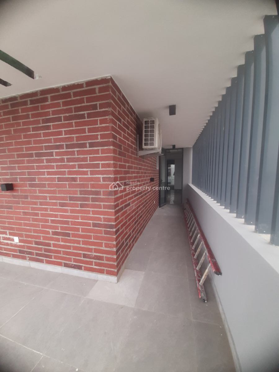 New 2 Bedroom En-suite Penthouse Flat with Fitted Kitchen and Cooker, Lekki Phase 1, Lekki, Lagos, Flat / Apartment for Rent
