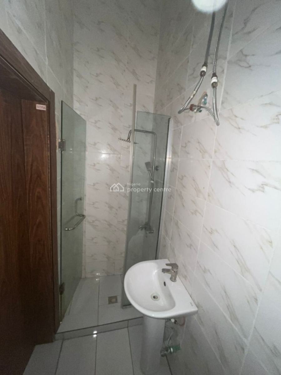 Single Room in a Shared Apartment, Lekki, Lagos, Flat / Apartment for Rent