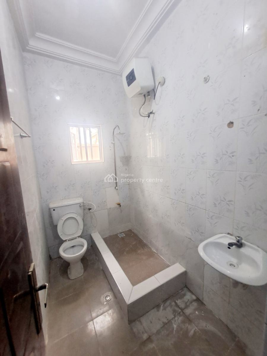 Well Built 3 Bedroom Apartment in a Gated Estate, Osapa, Lekki, Lagos, Flat / Apartment for Rent