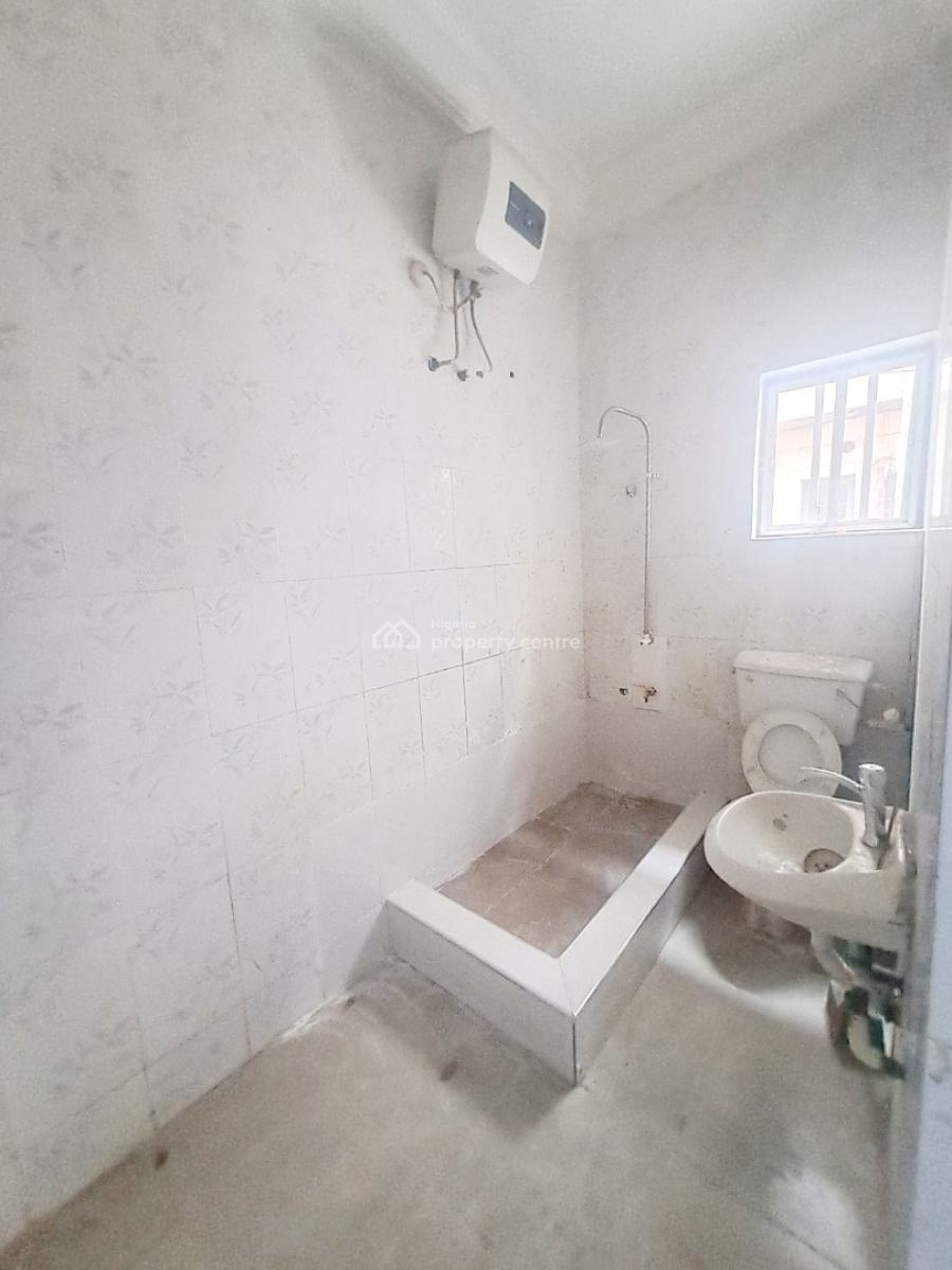 Well Built 3 Bedroom Apartment in a Gated Estate, Osapa, Lekki, Lagos, Flat / Apartment for Rent