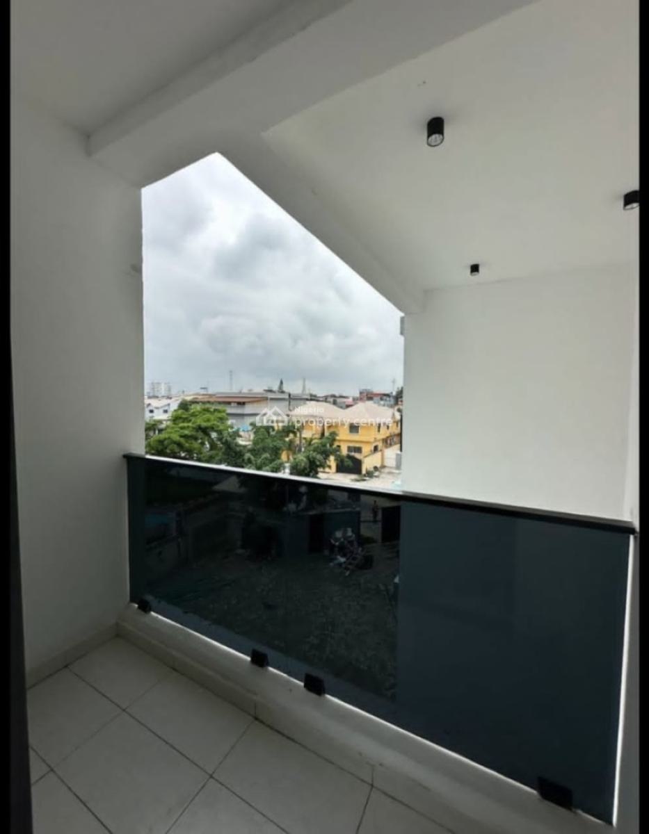 Newly Built 2 Bedroom Apartment with Bq, Lekki Phase 1, Lekki, Lagos, Flat / Apartment for Rent