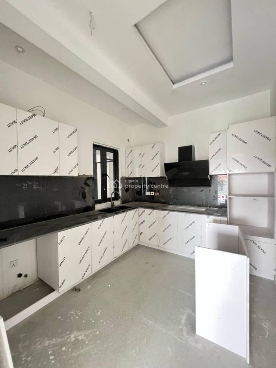 Well Built 2 Bedroom Apartment, Lekki Phase 1, Lekki, Lagos, Flat / Apartment for Rent