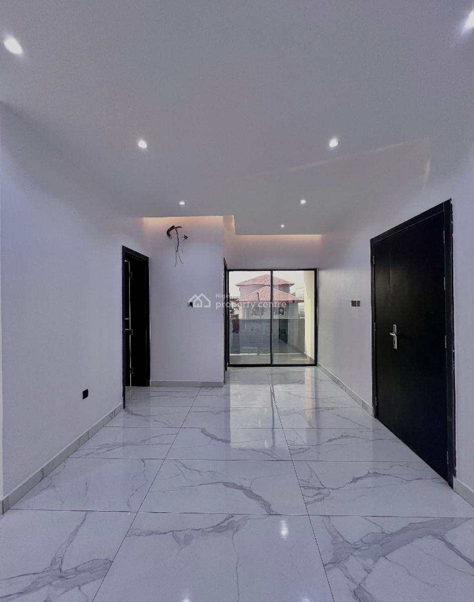 Fully Serviced 3 Bedroom Apartment with Elevator, Lekki Phase 1, Lekki, Lagos, Block of Flats for Sale