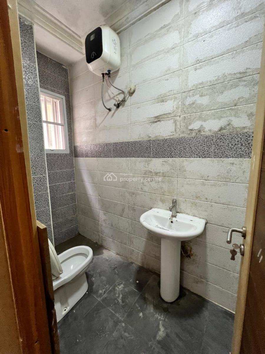 Spacious 3 Bedroom Fully Serviced Upstairs with Pool, Ikate, Lekki, Lagos, Flat / Apartment for Rent