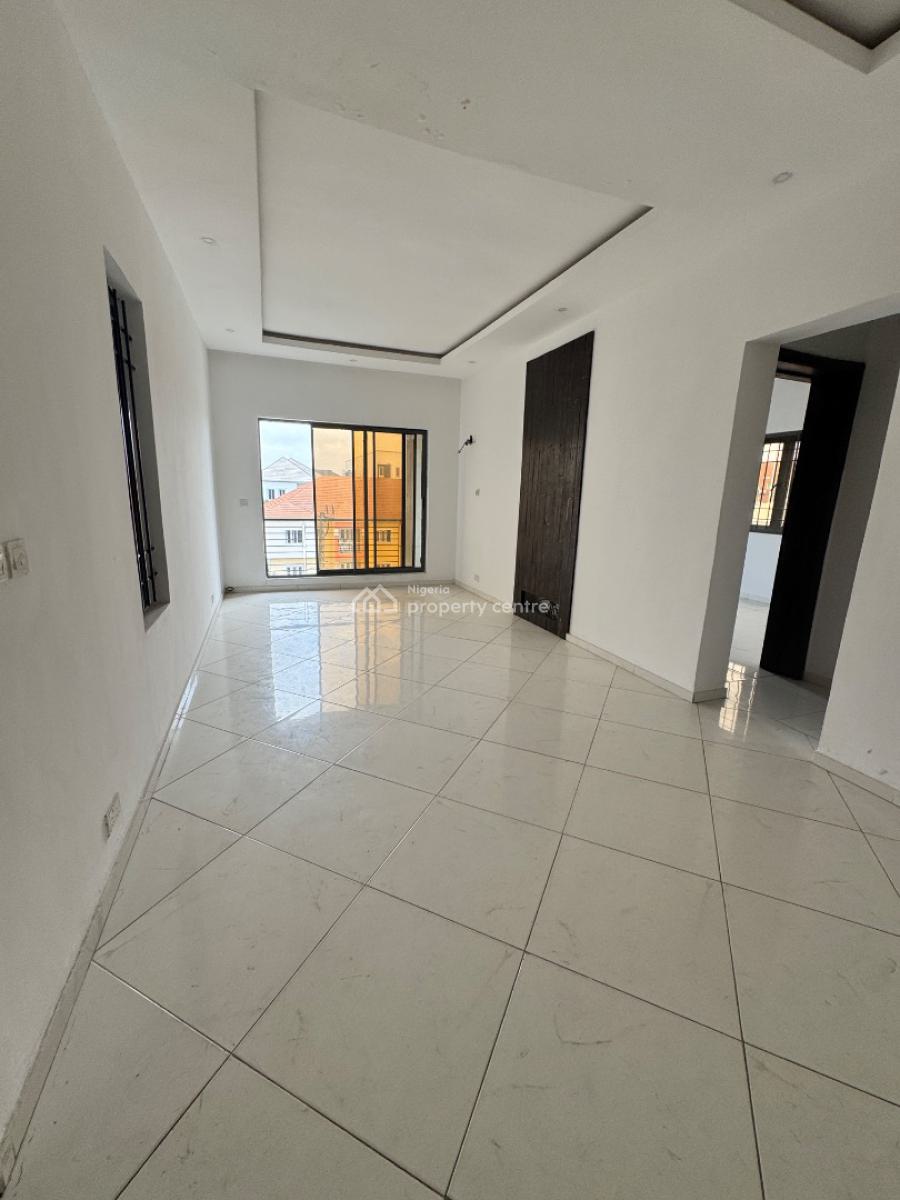 Neat 2 Bedroom Apartment, Lekki Phase 1, Lekki, Lagos, Flat / Apartment for Rent