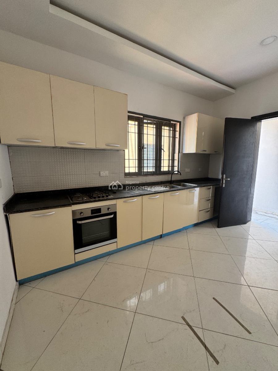 Neat 2 Bedroom Apartment, Lekki Phase 1, Lekki, Lagos, Flat / Apartment for Rent