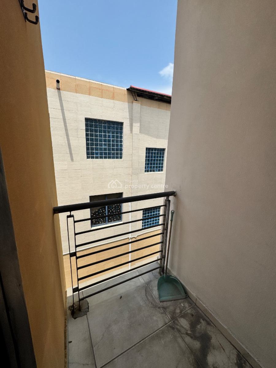 Neat 2 Bedroom Apartment, Lekki Phase 1, Lekki, Lagos, Flat / Apartment for Rent