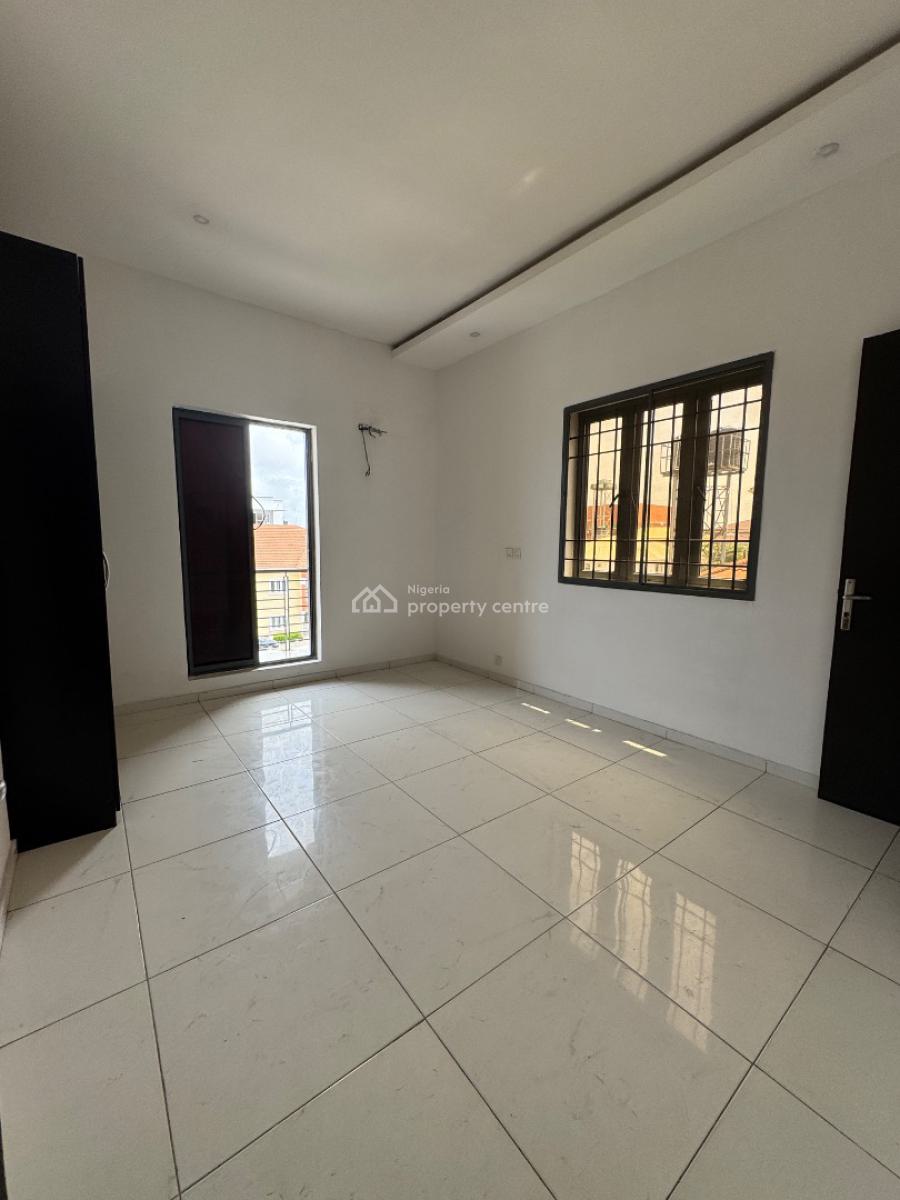 Neat 2 Bedroom Apartment, Lekki Phase 1, Lekki, Lagos, Flat / Apartment for Rent