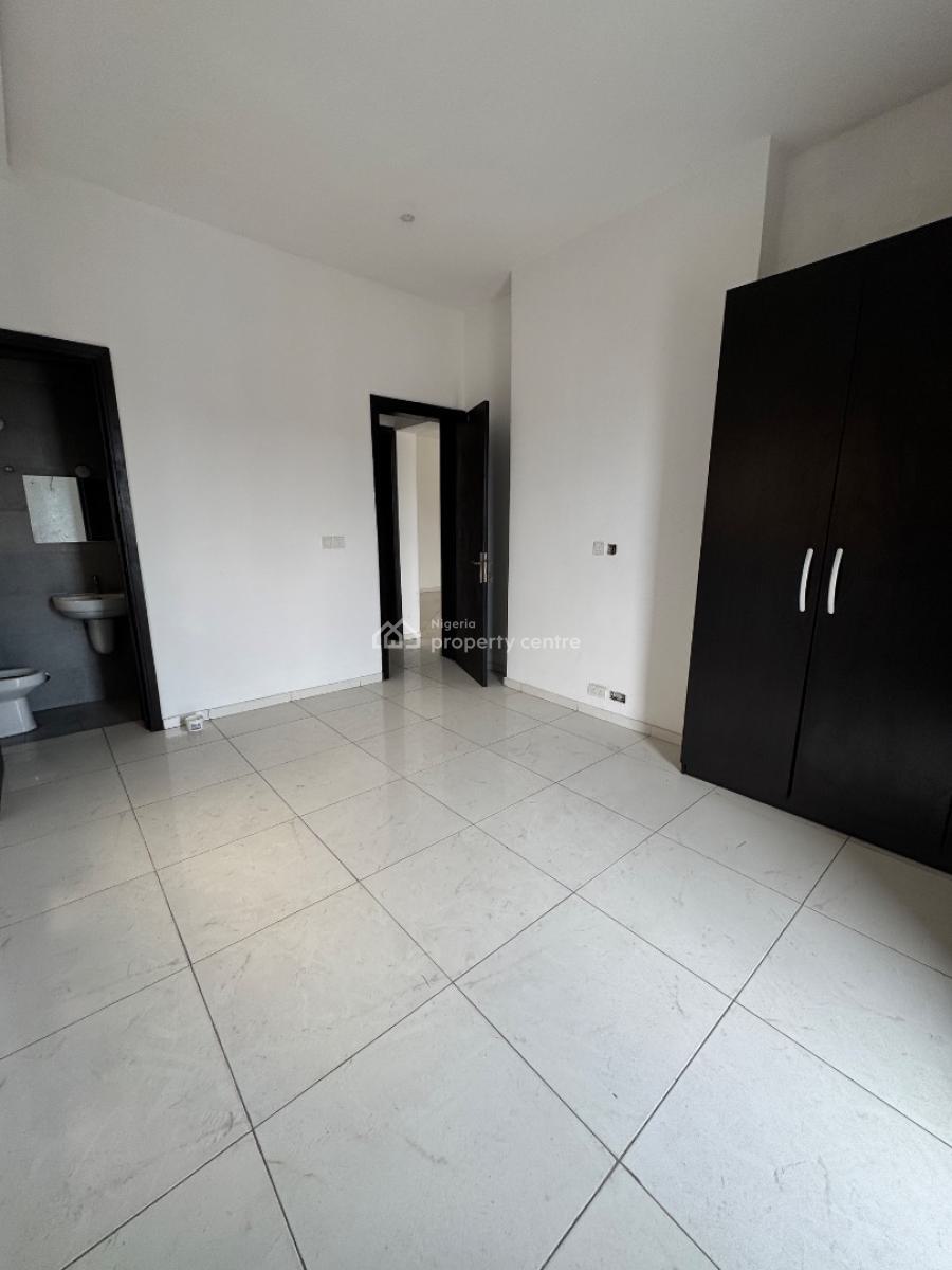 Neat 2 Bedroom Apartment, Lekki Phase 1, Lekki, Lagos, Flat / Apartment for Rent