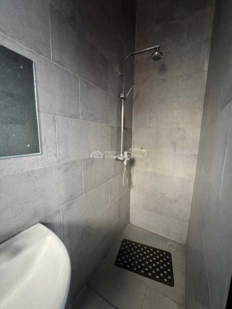 Neat 2 Bedroom Apartment, Lekki Phase 1, Lekki, Lagos, Flat / Apartment for Rent