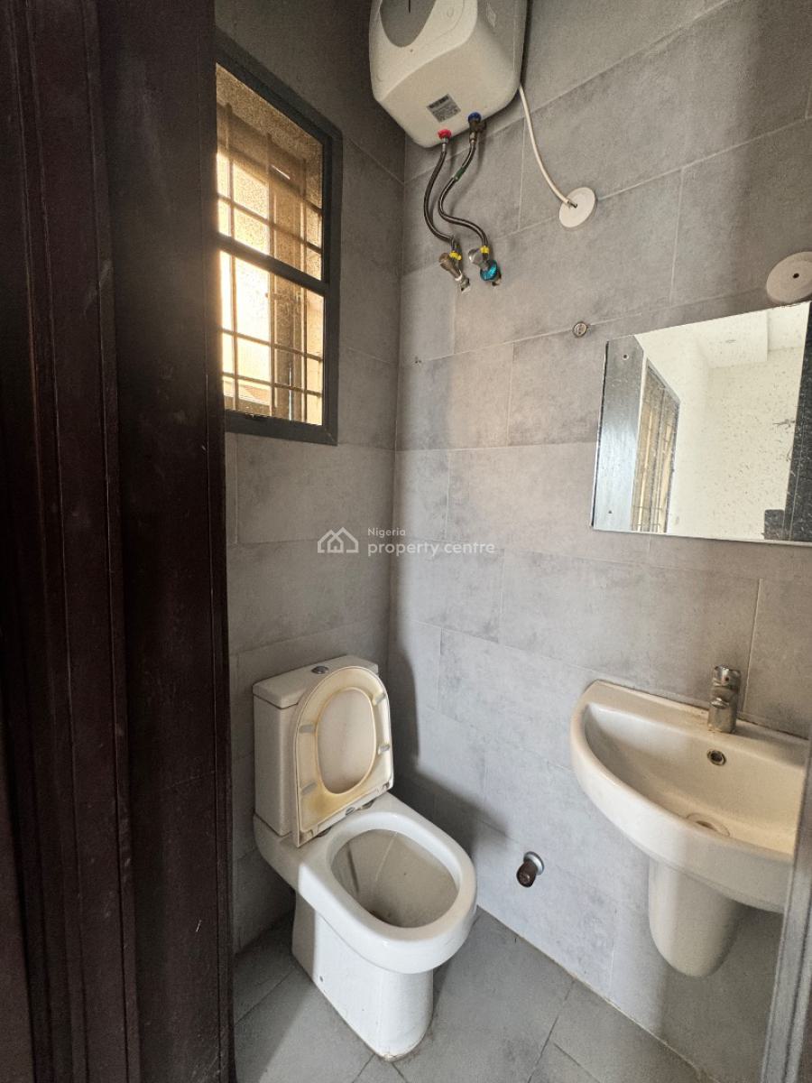 Neat 2 Bedroom Apartment, Lekki Phase 1, Lekki, Lagos, Flat / Apartment for Rent