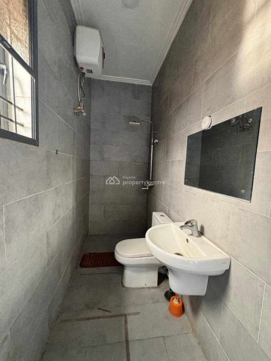 Neat 2 Bedroom Apartment, Lekki Phase 1, Lekki, Lagos, Flat / Apartment for Rent