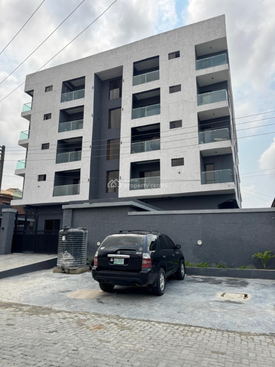 Spacious 2 Bedroom Apartment, Lekki Phase 1, Lekki, Lagos, Flat / Apartment for Sale