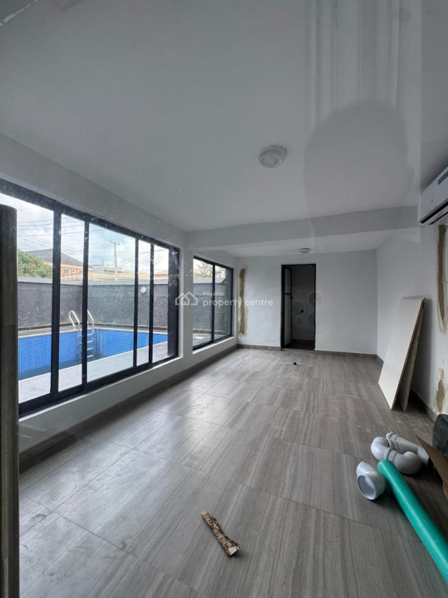 Spacious 2 Bedroom Apartment, Lekki Phase 1, Lekki, Lagos, Flat / Apartment for Sale