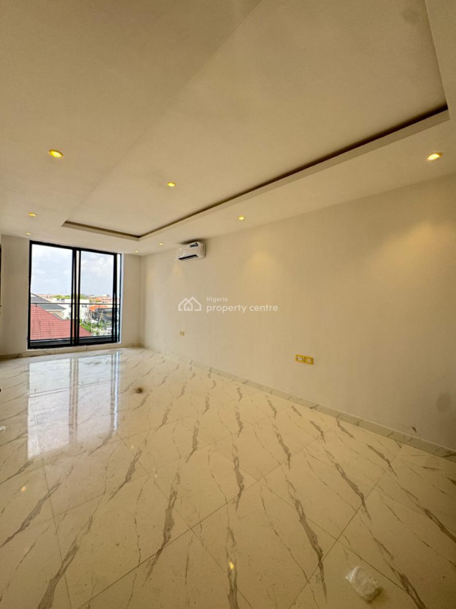 Spacious 2 Bedroom Apartment, Lekki Phase 1, Lekki, Lagos, Flat / Apartment for Sale