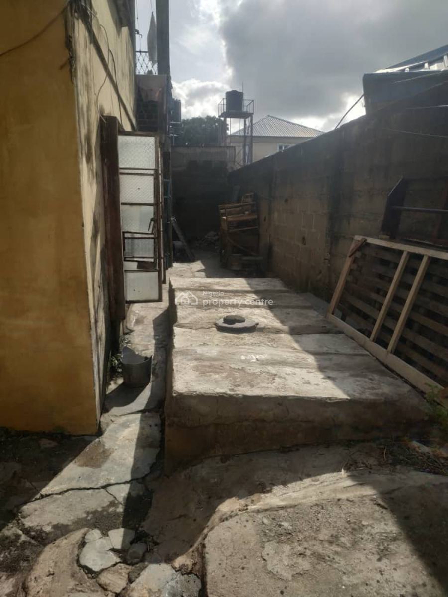 Fenced and Gated 2 Storey  Building with 6 Rooms Each  Floor, Lawani Street, Ojuelegba, Surulere, Lagos, House for Sale