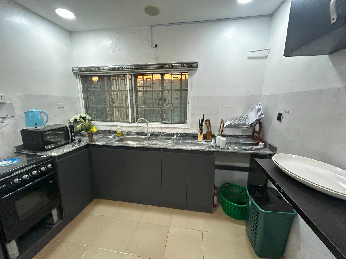 Prime Residence Studio Apt, 119 Oyadiran Estate, Yaba, Lagos, Flat / Apartment Short Let