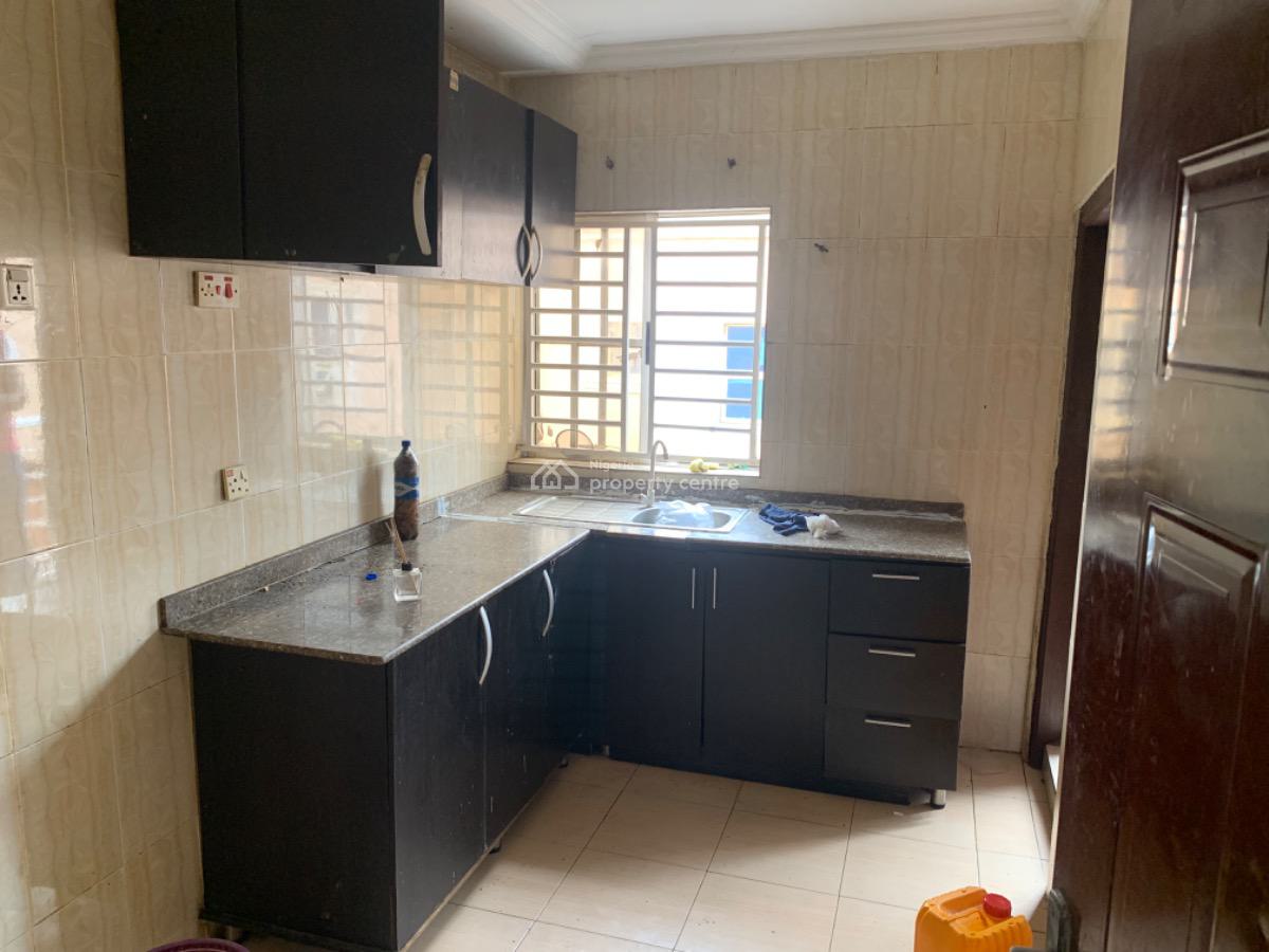 Luxury 3 Bedroom Flat, Gra Phase 1, Magodo, Lagos, Flat / Apartment for Rent