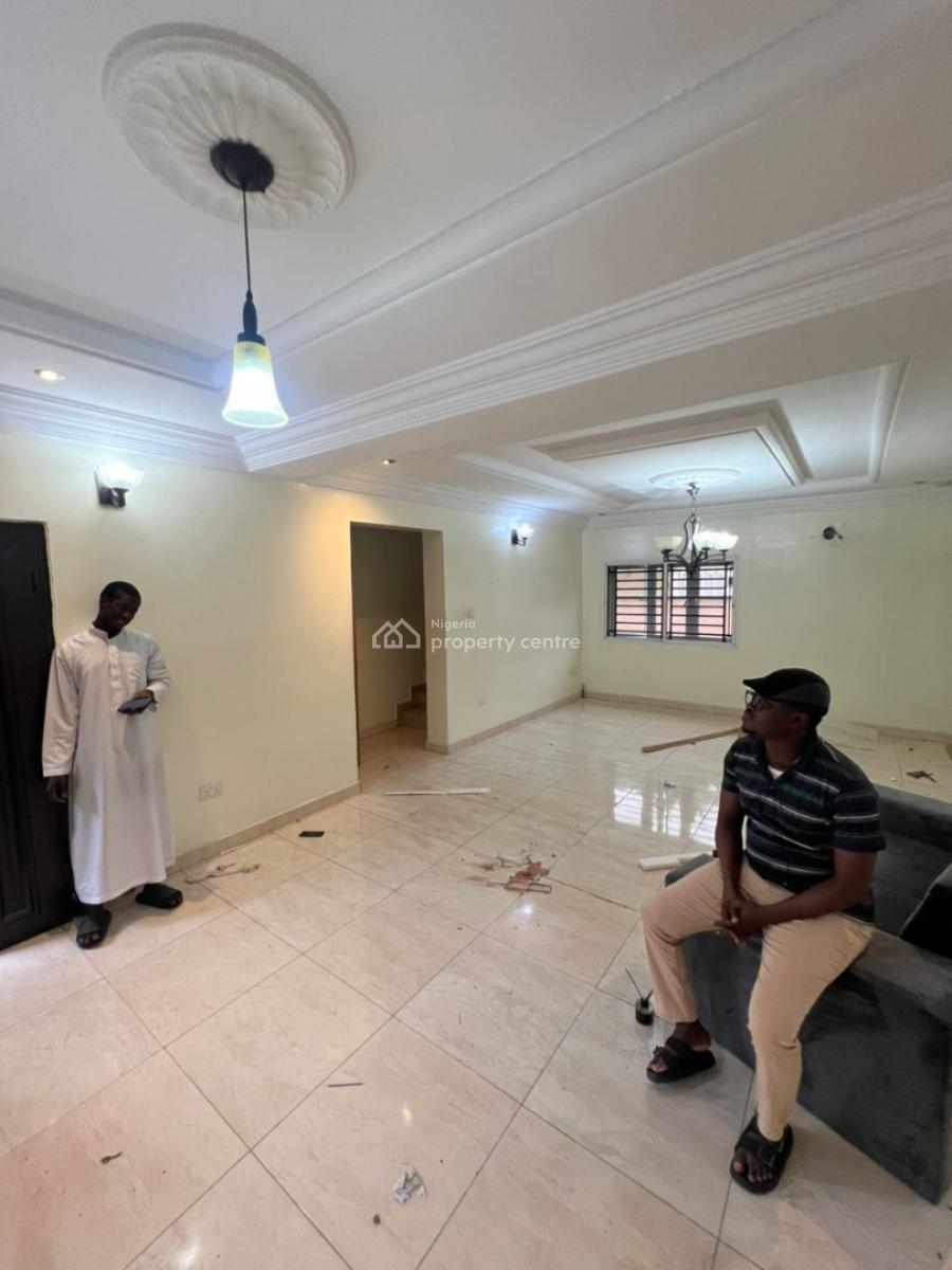 Well Maintained Cornerpiece 4 Bedroom Terrace Triplex, Estate By Circle Mall Road, Osapa, Lekki, Lagos, Terraced Duplex for Rent